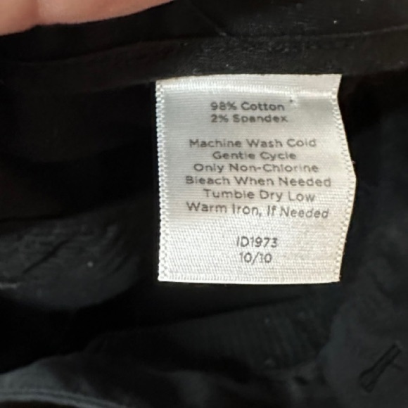 Talbot's Signature Black Crop‎ Pants - Picture 6 of 6